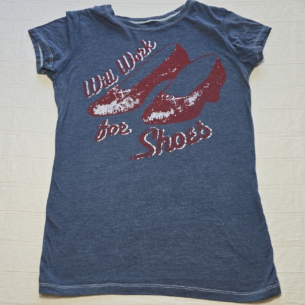 Wizard of Oz "Will Work for Shoes" Graphic Tee Women's Size Medium